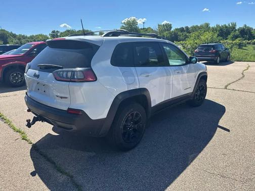 Bright White Clearcoat 2019 Jeep Cherokee Trailhawk