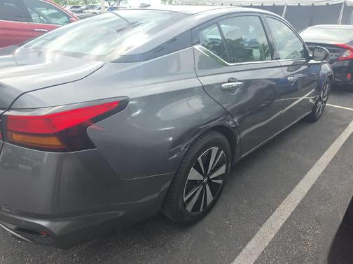 Gun Metallic 2019 Nissan Altima 2.5 SV