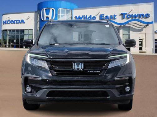 Crystal Black Pearl 2022 Honda Pilot AWD Black Edition