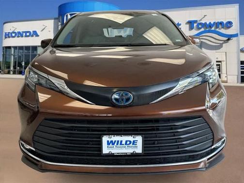 2024 Toyota Sienna XLE