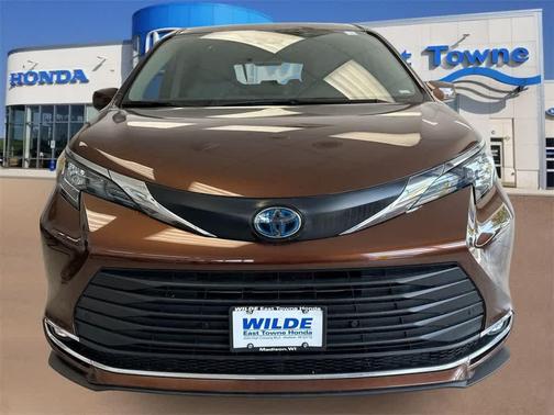 2024 Toyota Sienna XLE