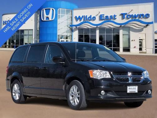 Black Onyx Crystal Pearlcoat 2020 Dodge Grand Caravan SE