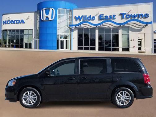 Black Onyx Crystal Pearlcoat 2020 Dodge Grand Caravan SE