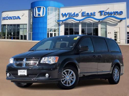 Black Onyx Crystal Pearlcoat 2020 Dodge Grand Caravan SE