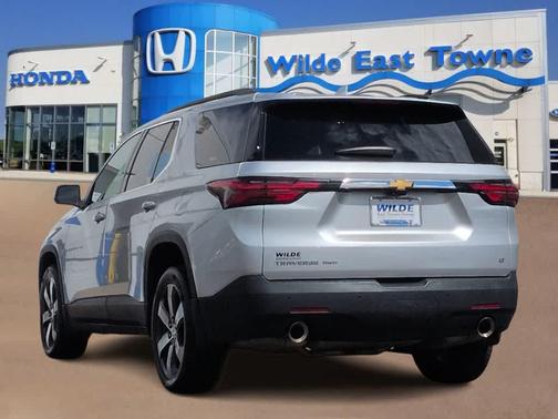 Silver Ice Metallic 2022 Chevrolet Traverse LT Leather