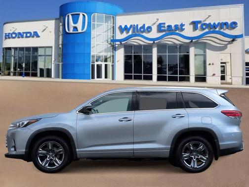 Celestial Silver Metallic 2019 Toyota Highlander Limited Platinum