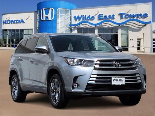 Celestial Silver Metallic 2019 Toyota Highlander Limited Platinum