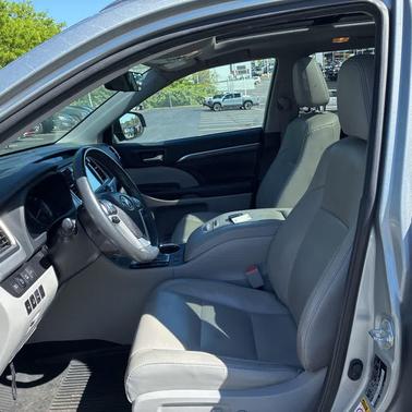 Celestial Silver Metallic 2019 Toyota Highlander Limited Platinum