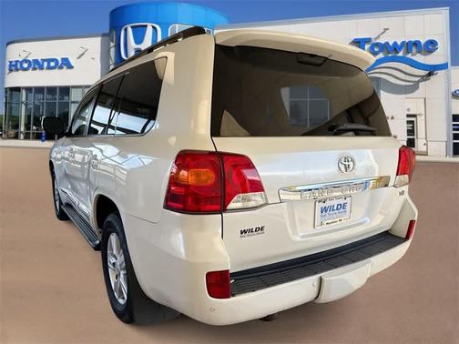 2015 Toyota Land Cruiser Base