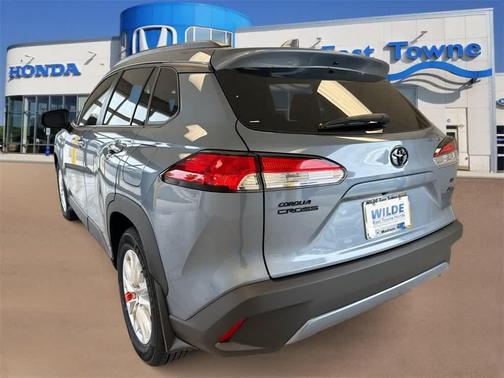 2024 Toyota Corolla Cross LE