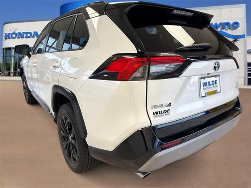 2022 Toyota RAV4 Hybrid SE