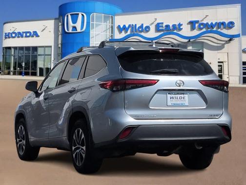 Celestial Silver Metallic 2020 Toyota Highlander XLE