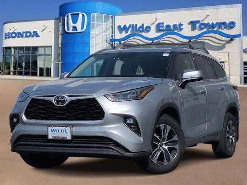 Celestial Silver Metallic 2020 Toyota Highlander XLE