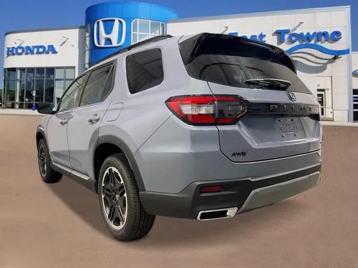 Sonic Gray Pearl 2026 Honda Pilot Touring 8-Passenger