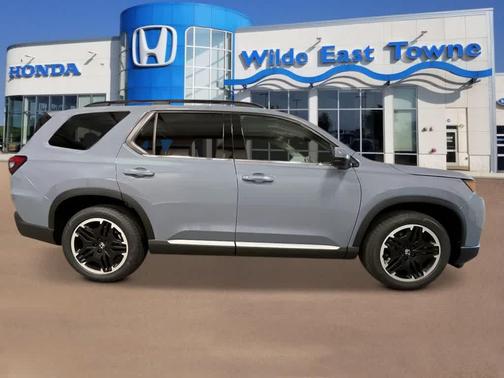 Sonic Gray Pearl 2026 Honda Pilot Touring 8-Passenger