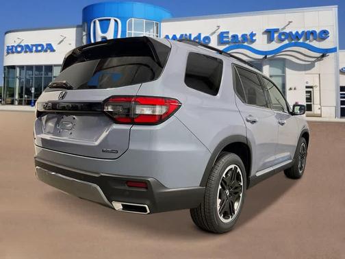 Sonic Gray Pearl 2026 Honda Pilot Touring 8-Passenger