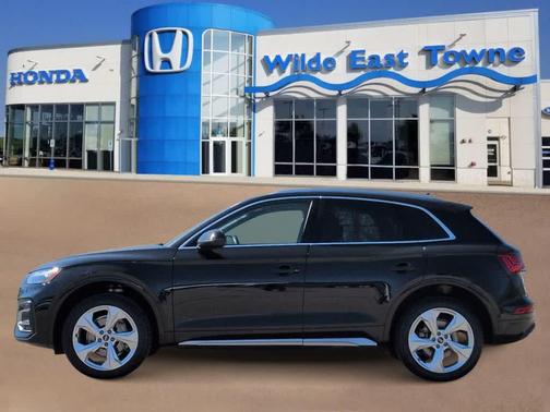 Mythos Black Metallic 2021 Audi Q5 45 Prestige