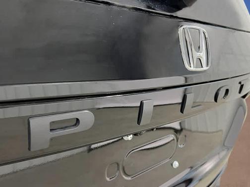 2025 Honda Pilot Touring 8-Passenger