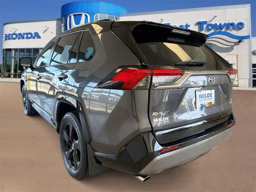 2020 Toyota RAV4 Hybrid SE