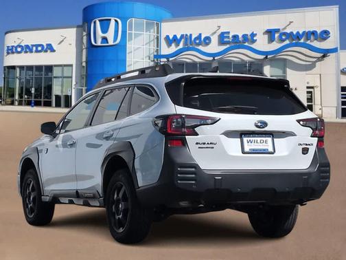 Crystal White Pearl 2023 Subaru Outback Wilderness