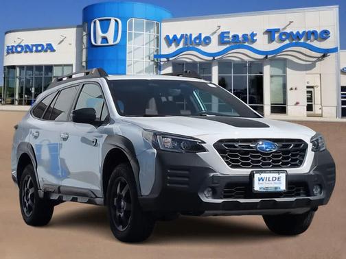 Crystal White Pearl 2023 Subaru Outback Wilderness