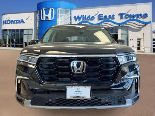 Crystal Black Pearl 2024 Honda Pilot Touring 8-Passenger