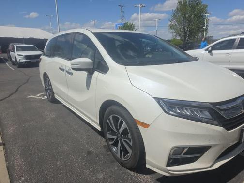 White Diamond Pearl 2018 Honda Odyssey Elite