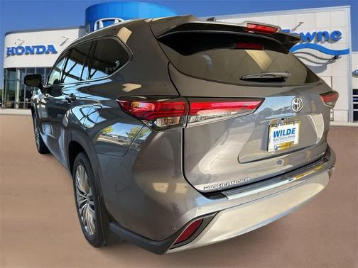 2022 Toyota Highlander Platinum