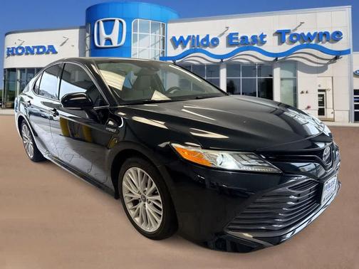 2019 Toyota Camry Hybrid XLE