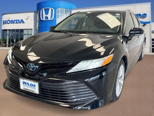 2019 Toyota Camry Hybrid XLE