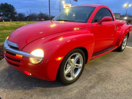 2004 Chevrolet SSR LS 2dr Regular Cab Convertible Rwd SB