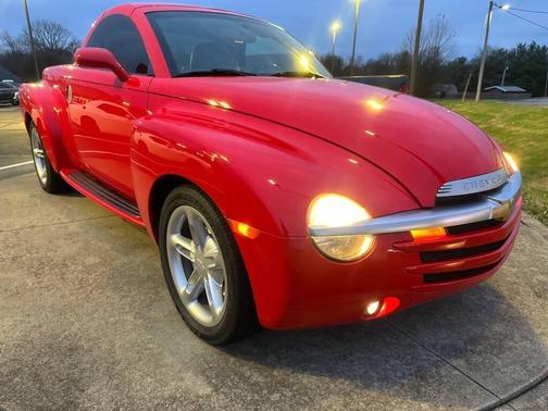 2004 Chevrolet SSR LS 2dr Regular Cab Convertible Rwd SB