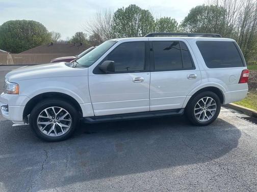 White 2017 Ford Expedition XLT