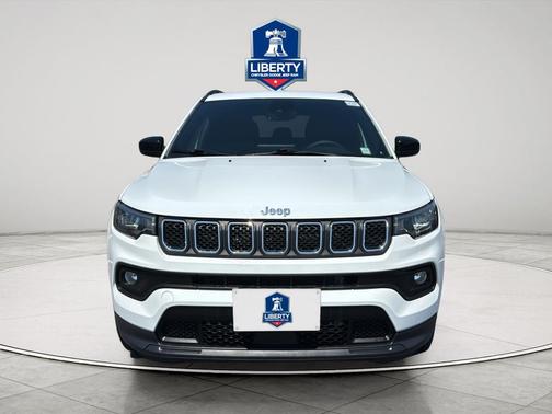 Bright White Clearcoat 2023 Jeep Compass Latitude Lux