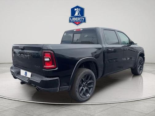 Diamond Black Crystal Pearlcoat 2026 RAM 1500 Laramie