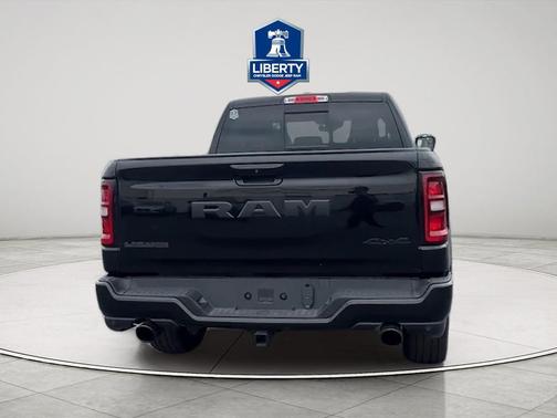 Diamond Black Crystal Pearlcoat 2026 RAM 1500 Laramie