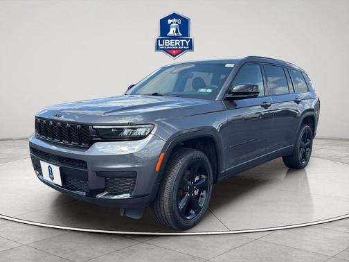 Baltic Gray Metallic Clearcoat 2023 Jeep Grand Cherokee L Altitude