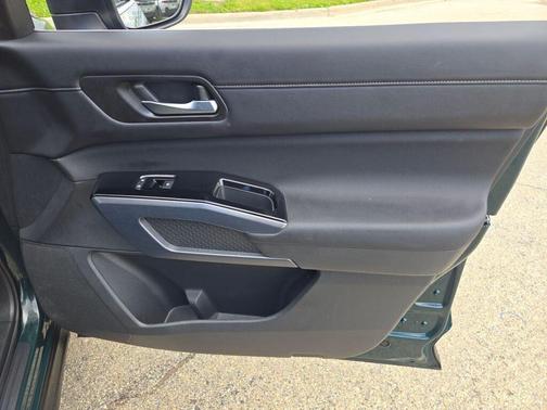 Black 2024 Nissan Pathfinder SL 4WD