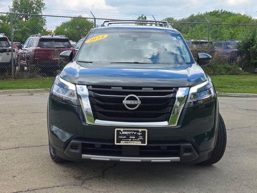Black 2024 Nissan Pathfinder SL 4WD