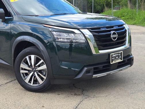 Black 2024 Nissan Pathfinder SL 4WD