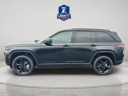 Diamond Black Crystal Pearlcoat 2023 Jeep Grand Cherokee Limited