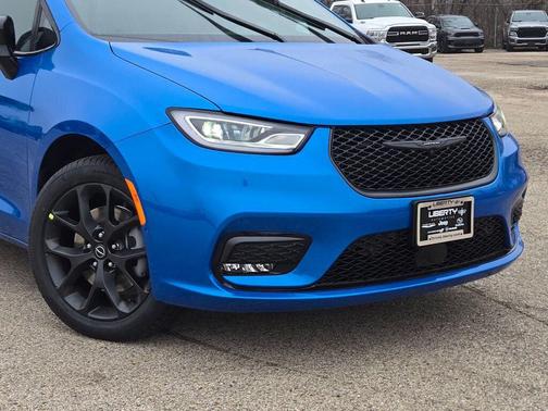 Hydro Blue Pearl-Coat Exterior Paint 2026 Chrysler Pacifica L