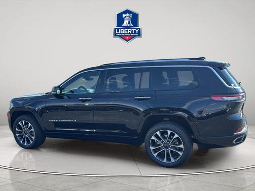 Diamond Black Crystal Pearlcoat 2023 Jeep Grand Cherokee L Overland