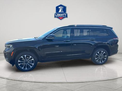 Diamond Black Crystal Pearlcoat 2023 Jeep Grand Cherokee L Overland