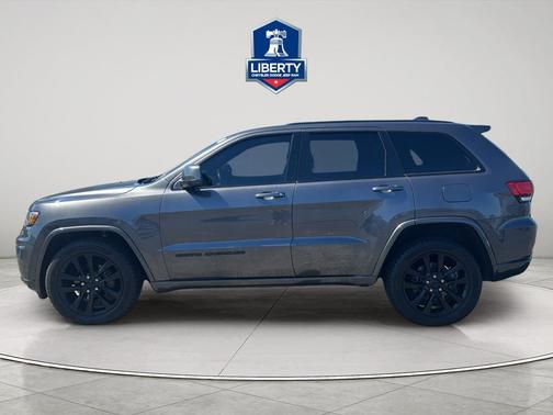 Granite Crystal Metallic Clearcoat 2018 Jeep Grand Cherokee Altitude