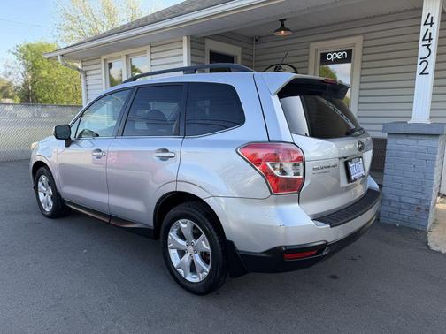 Ice Silver Metallic 2014 Subaru Forester 2.5i Touring
