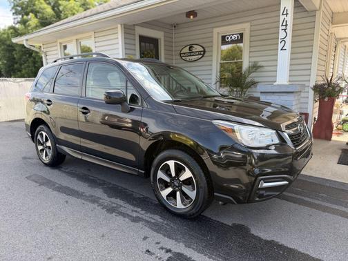 Crystal Black Silica 2017 Subaru Forester 2.5i Premium
