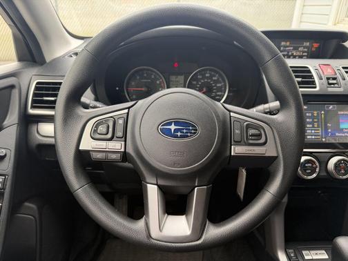 Crystal Black Silica 2017 Subaru Forester 2.5i Premium