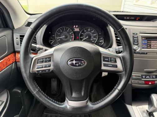 Ice Silver Metallic 2012 Subaru Outback 2.5i Limited