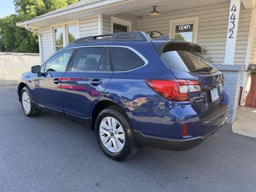 Lapis Blue Pearl 2017 Subaru Outback 2.5i Premium